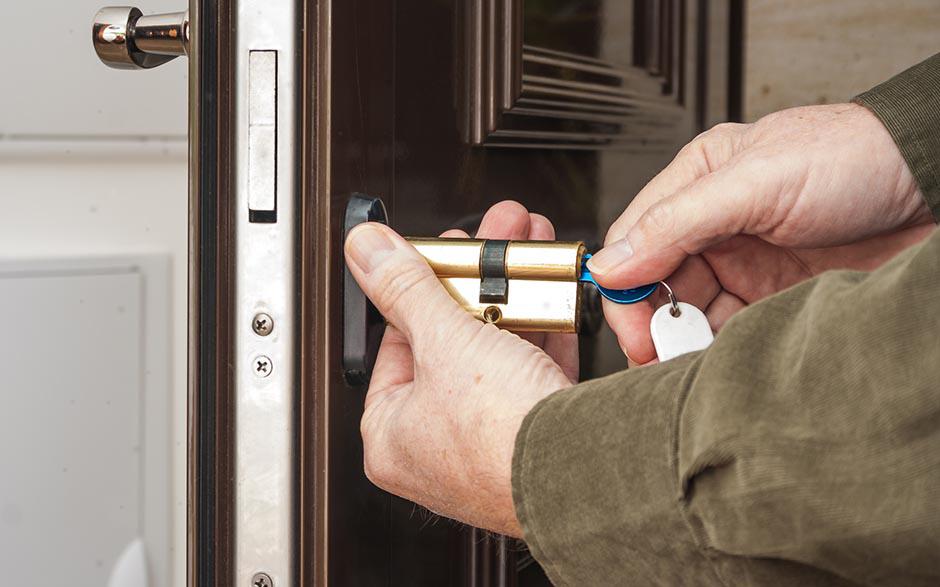 serrurier pour ouverture de porte coincée Le Blanc-Mesnil